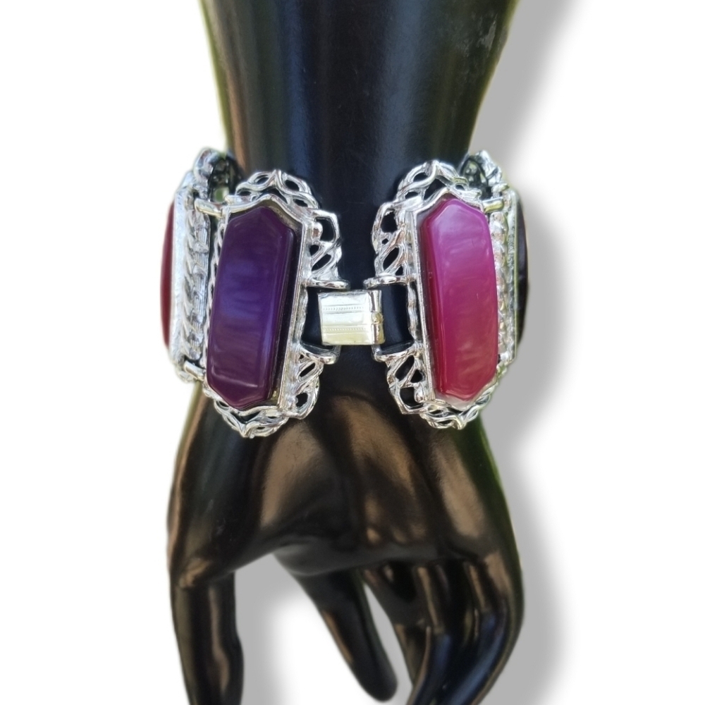 1960s VINTAGE CHROME SILVER, PINK & PURPLE THERMOSET LUCITE WIDE PANEL BRACELET - Picture 4 of 10